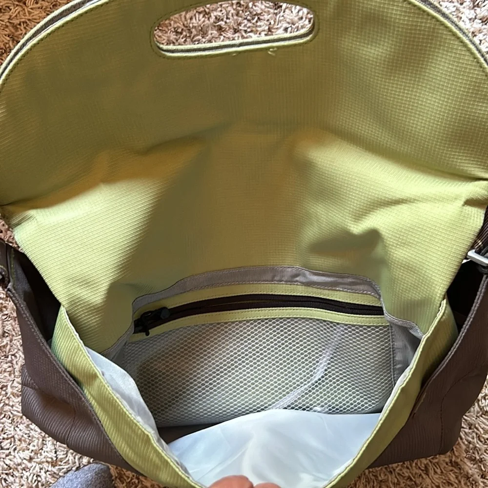 Keen cross body transit bag